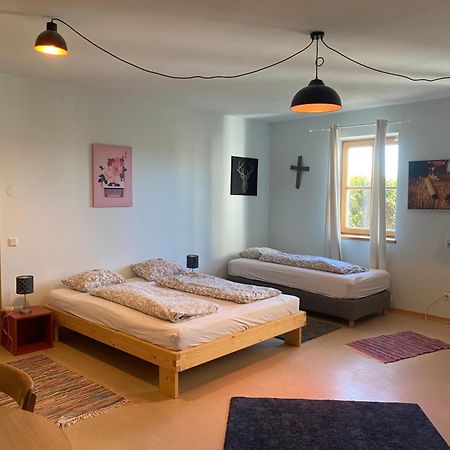 Wolfis Appartement Neusiedl an der Zaya Екстер'єр фото