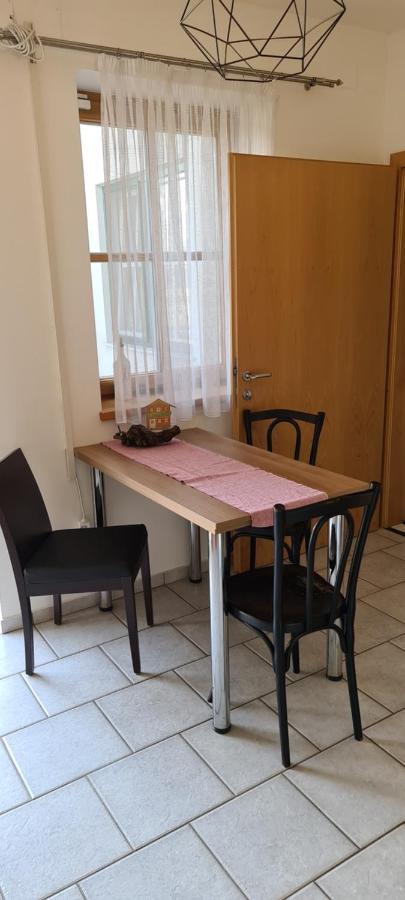 Wolfis Appartement Neusiedl an der Zaya Екстер'єр фото