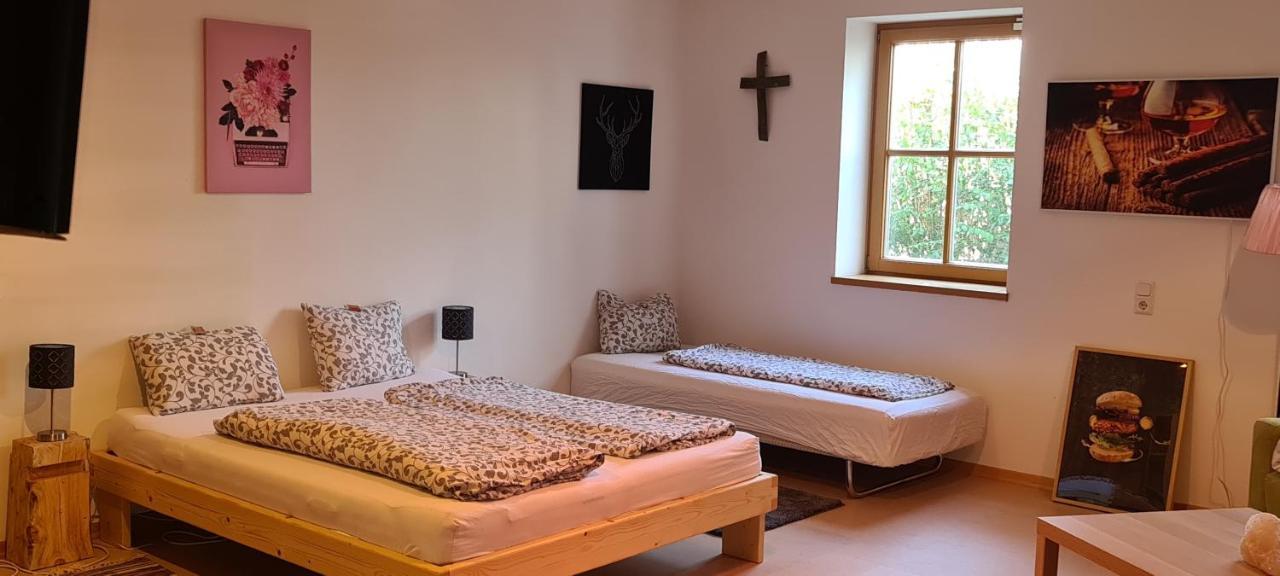 Wolfis Appartement Neusiedl an der Zaya Екстер'єр фото