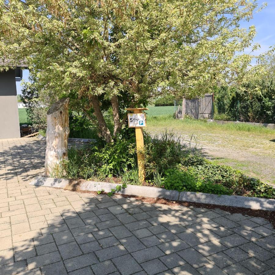 Wolfis Appartement Neusiedl an der Zaya Екстер'єр фото