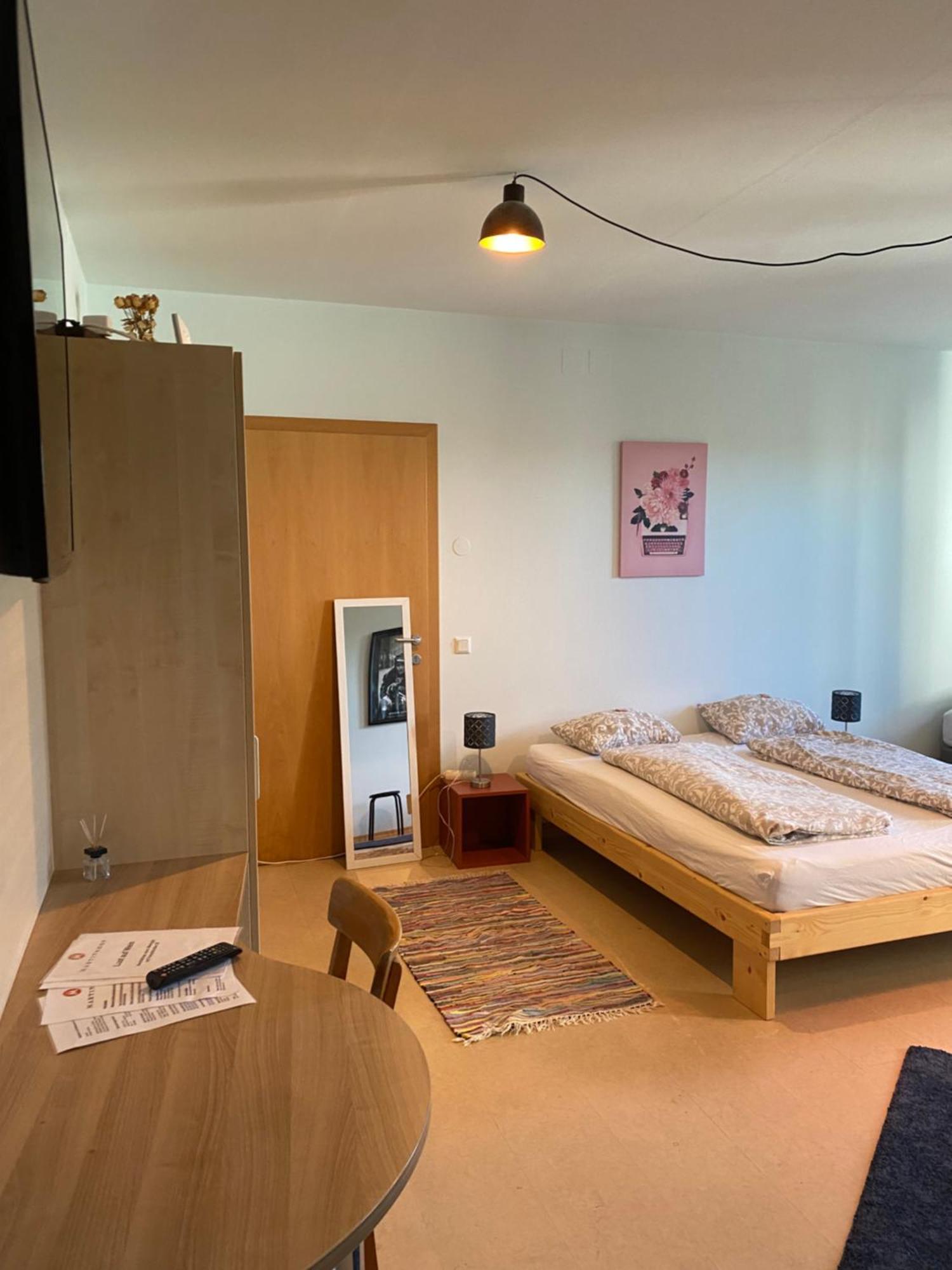 Wolfis Appartement Neusiedl an der Zaya Екстер'єр фото